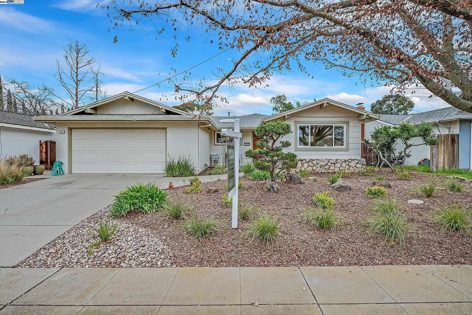 1286 Hillcrest Ave photo 1