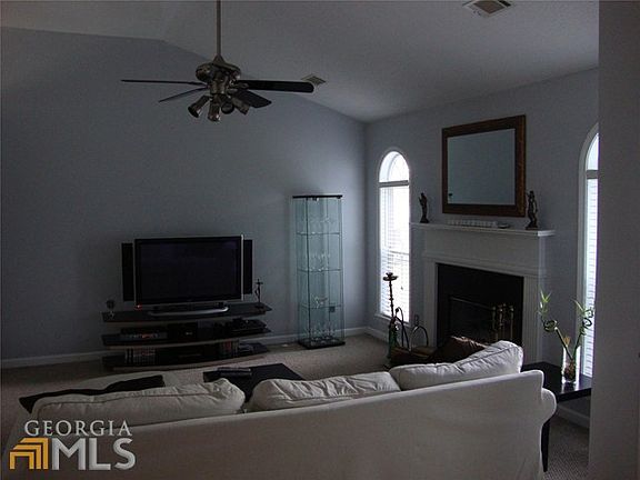 4th image of 51 River Park Ct