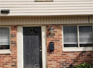 24897 Mayfair St #22, Flat Rock, MI 48134