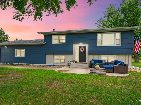 2901 W Skyline Dr, Sioux Falls, SD 57107