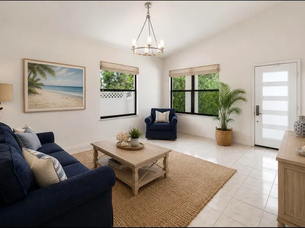 594 108th Ave N, Naples, FL 34108