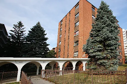 2503 Hurontario St — Photo 13