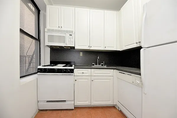 Sold by Buchbinder & Warren | media 21