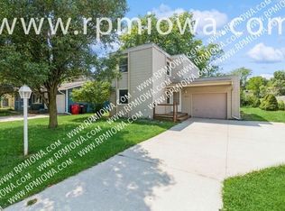 3323 Harcourt Dr, Ames, IA 50010