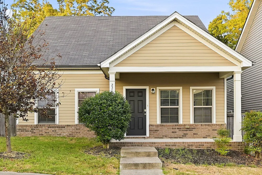 3 bed, 2.5 bath, 1575 sqft, $2,170 — Photo 1