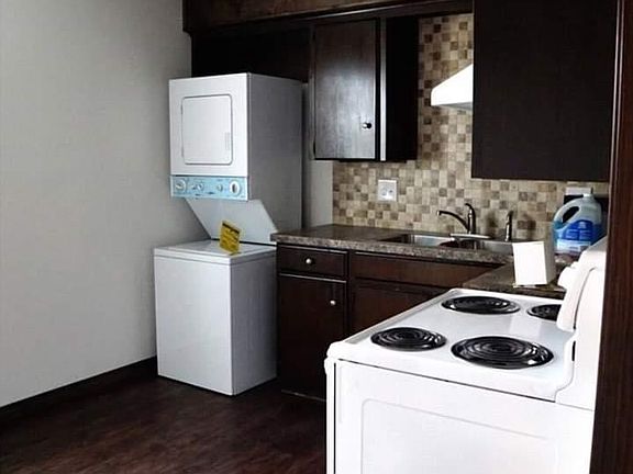 5th image of 823 W 9th Ave Unit A-d