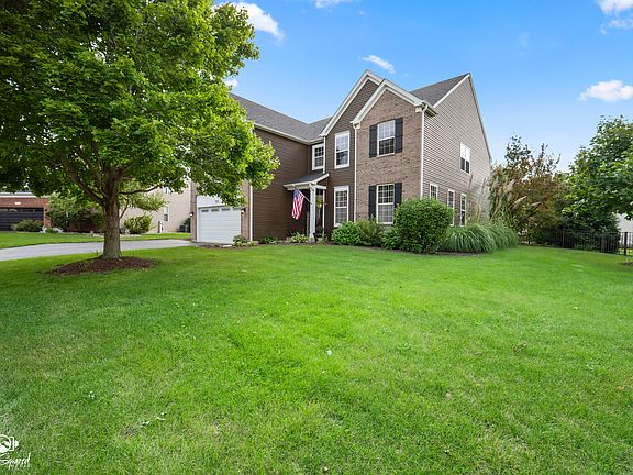 5th image of 914 Pasture Rose St