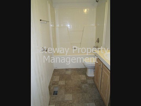 5th image of 451 E Lakeshore Dr E