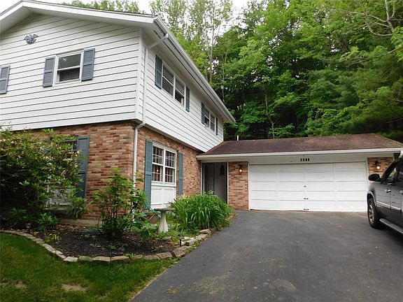 2nd image of 2308 Hemlock Ln