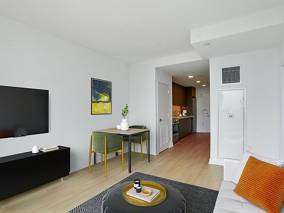 4th image of 18 6th Ave APT 4607