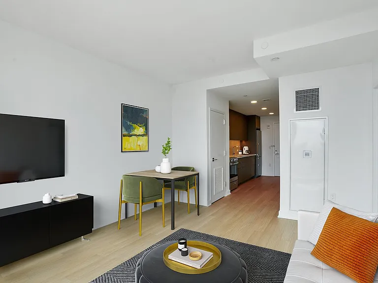 18 6th Ave #4207 — Photo 4
