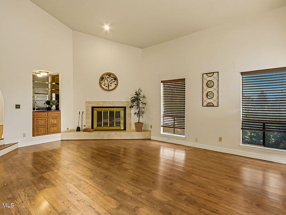 4th image of 504 Twin Oaks Pl