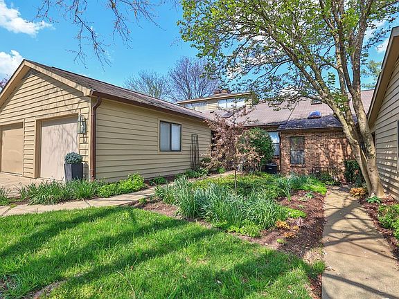 3rd image of 4 Rolling Hills Dr