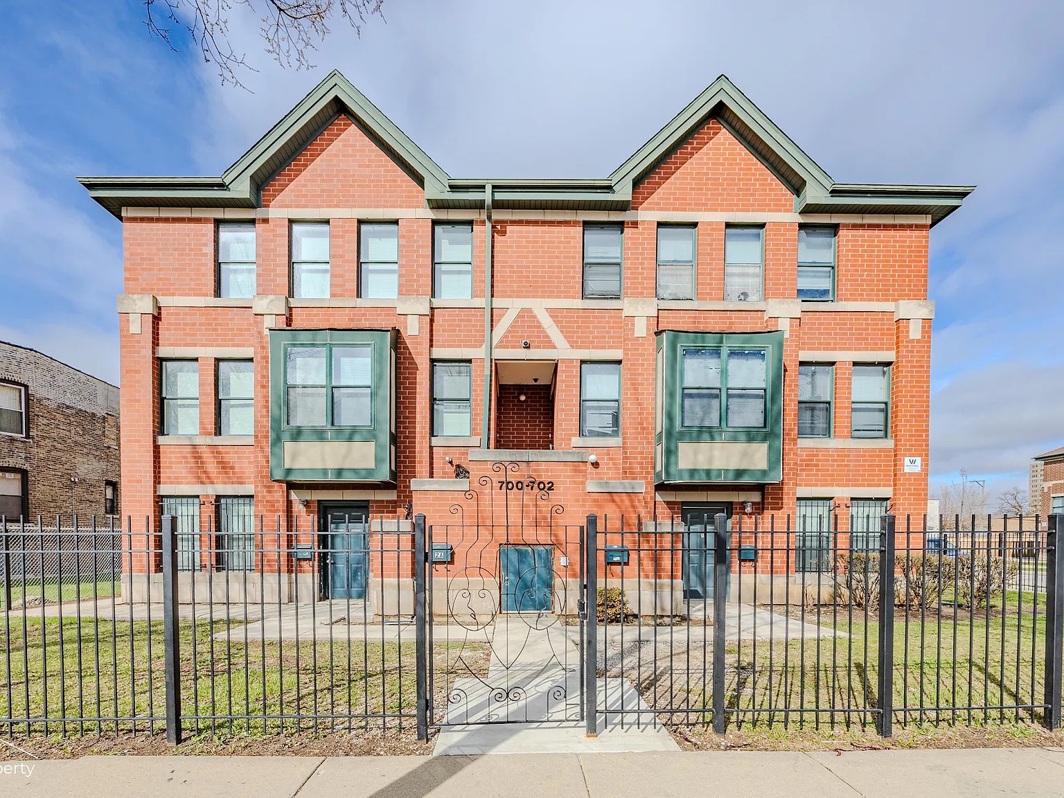 4 bed, 2.5 bath, $2,381 — Photo 2