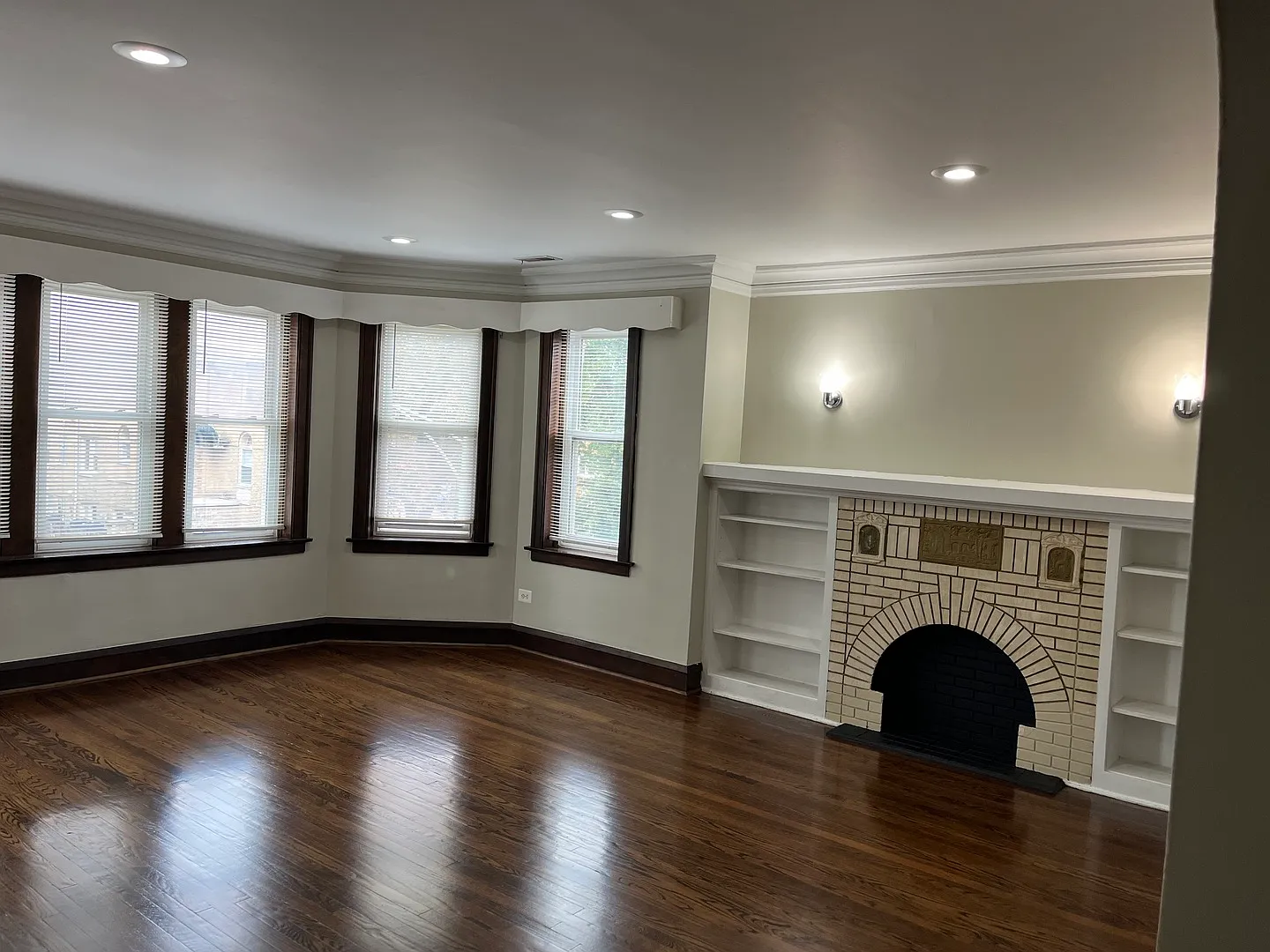 2 bed, 1100 sqft, $1,600 — Photo 3