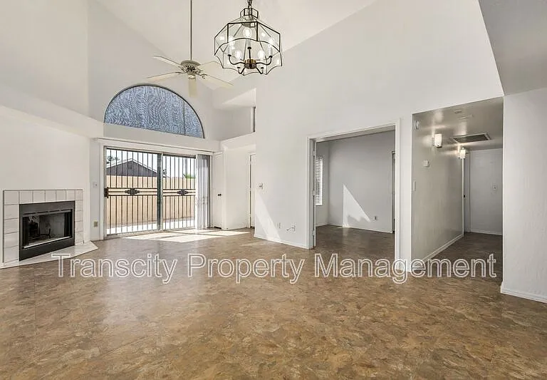 1111 W Summit Pl #27 — Photo 4