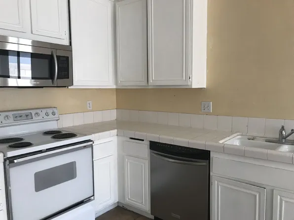 4879 Summerhill Rd, Las Vegas, NV 89121