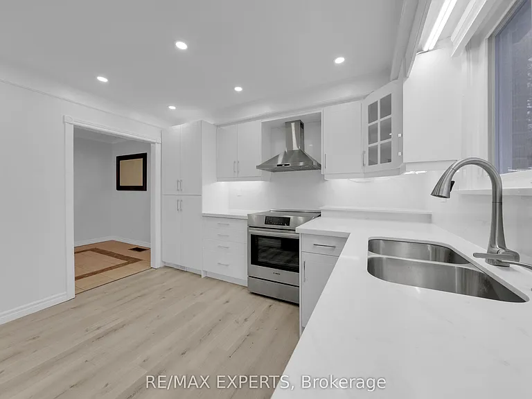 79 Louisa St #UPPER — Photo 11