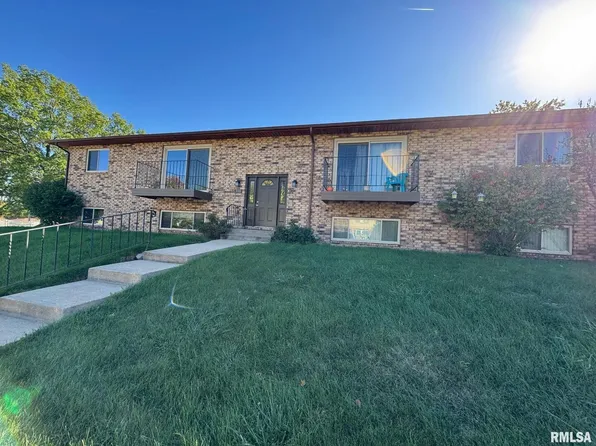 310 30th Ave #4, Moline, IL 61265