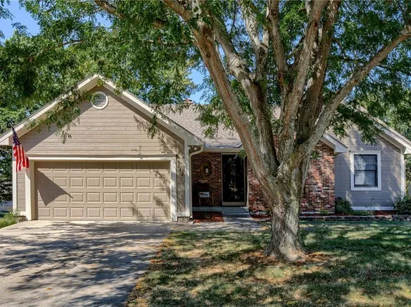 212 N Park Dr, Raymore, MO 64083