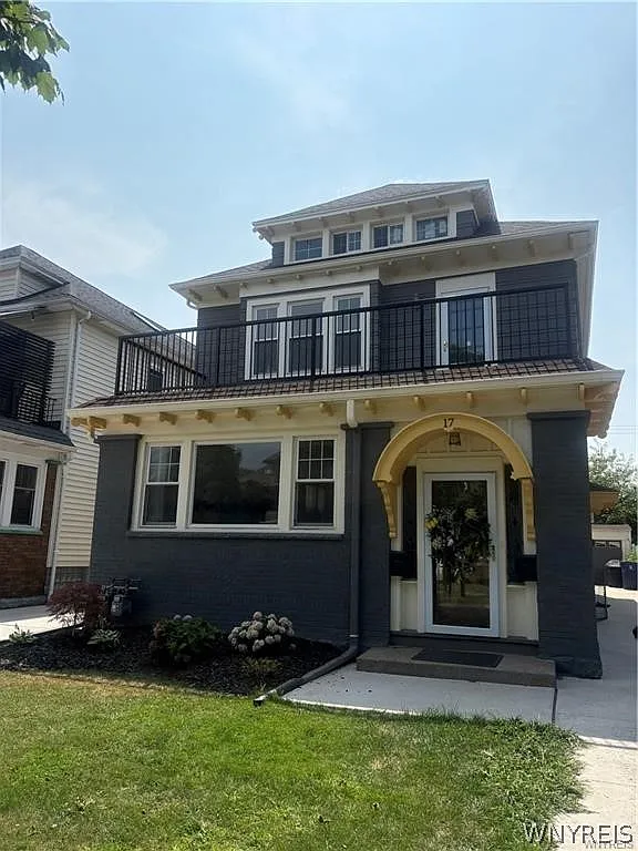 3 bed, 1.0 bath, 2570 sqft, $1,950 — Photo 1