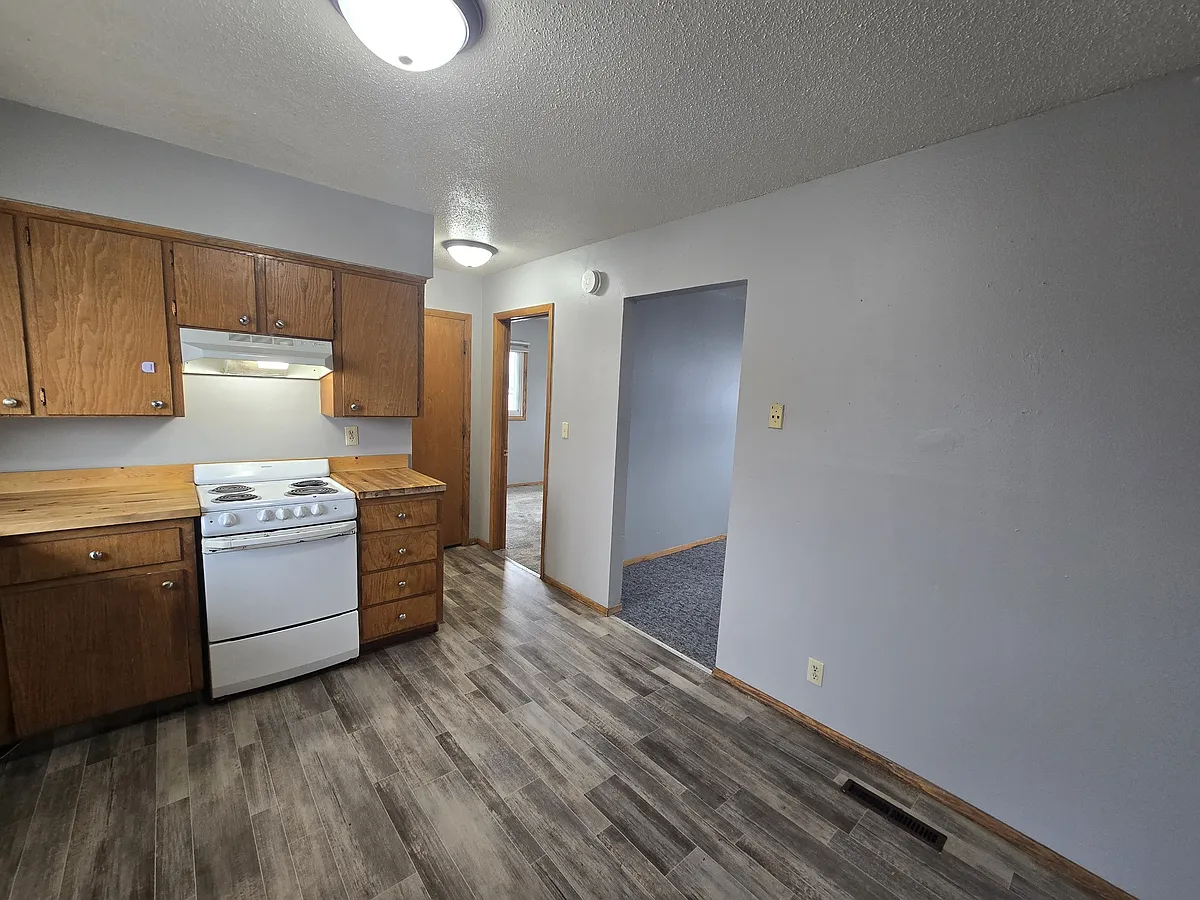 Building Photo - 811 W 3rd St #8