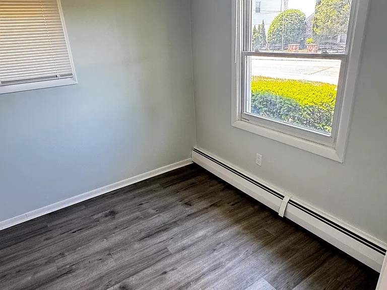 165 Townsend Ave — Photo 6