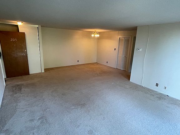 3rd image of 1040 El Camino Real #205