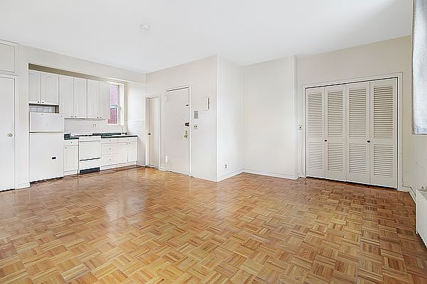 1st image of 250 E 34th St Floor 2