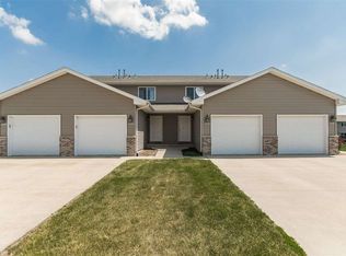 1834 Comisky Ct, Ely, IA 52227