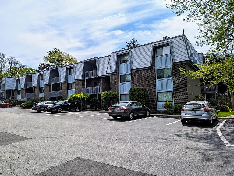 Exterior/Parking Lot