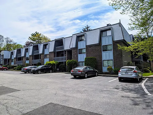 125 Van Zandt Ave #210 Photo 1