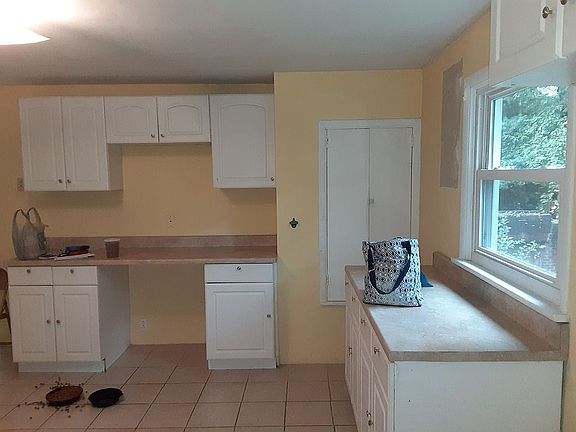 3rd image of 849 Jeanette Ave