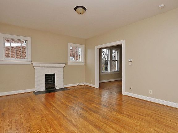 4th image of 740 Arbutus Ave SE