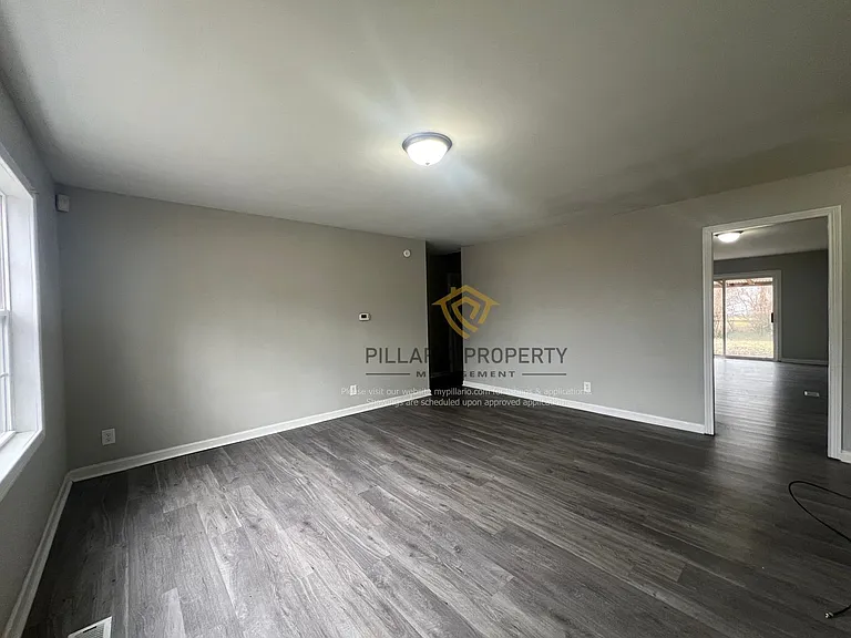 8523 E 42nd St — Photo 8