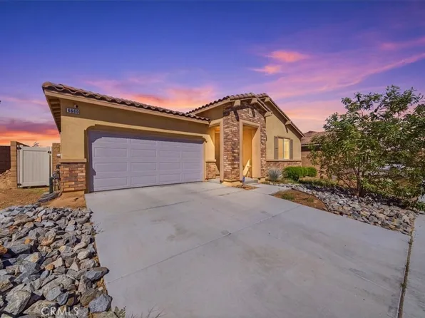 8660 Chester Ave, Hesperia, CA 92344