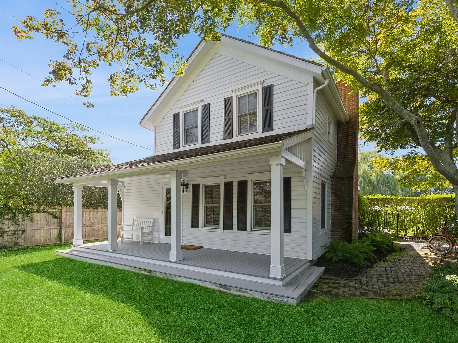 Quintessential Southampton Village — Photo 4