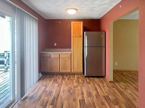 2nd image of 251 N Bellaire Ave