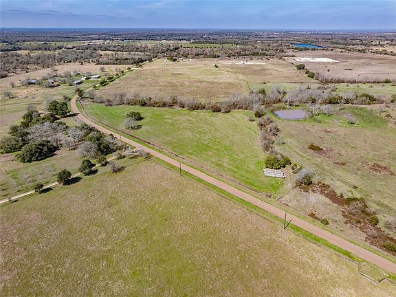 2nd image of 2 Hills Rd