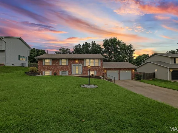1810 Montview Ave, Godfrey, IL 62035