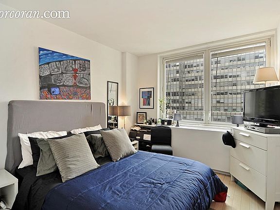 4th image of 212 E 47th St APT 18D