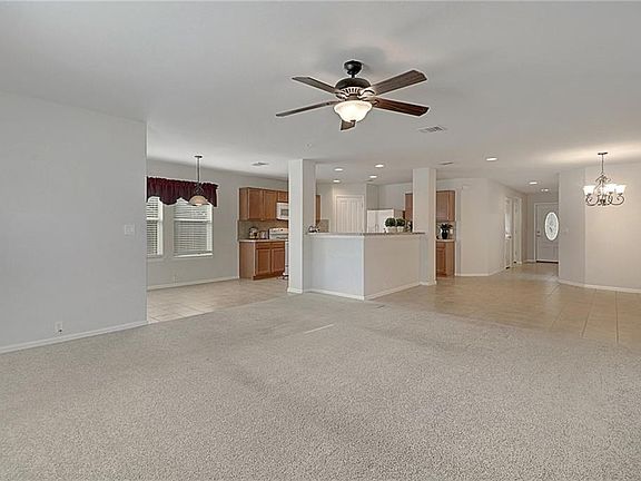 5th image of 208 King Elder Ln