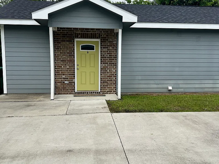 509 W Burton St #B — Photo 1