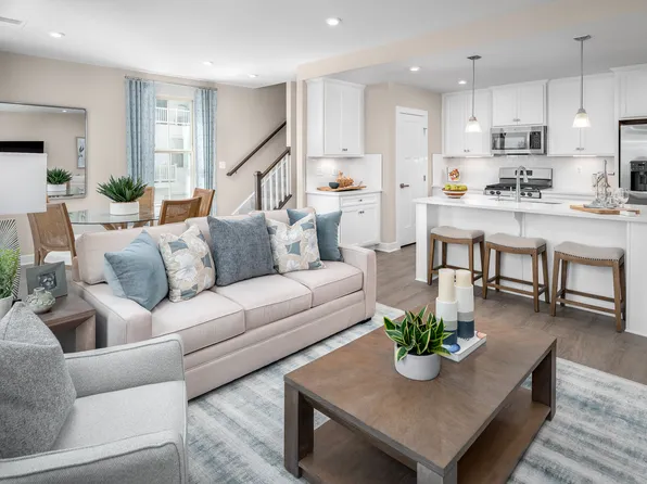 4500 Dakota Pl, Woodbridge, VA 22193