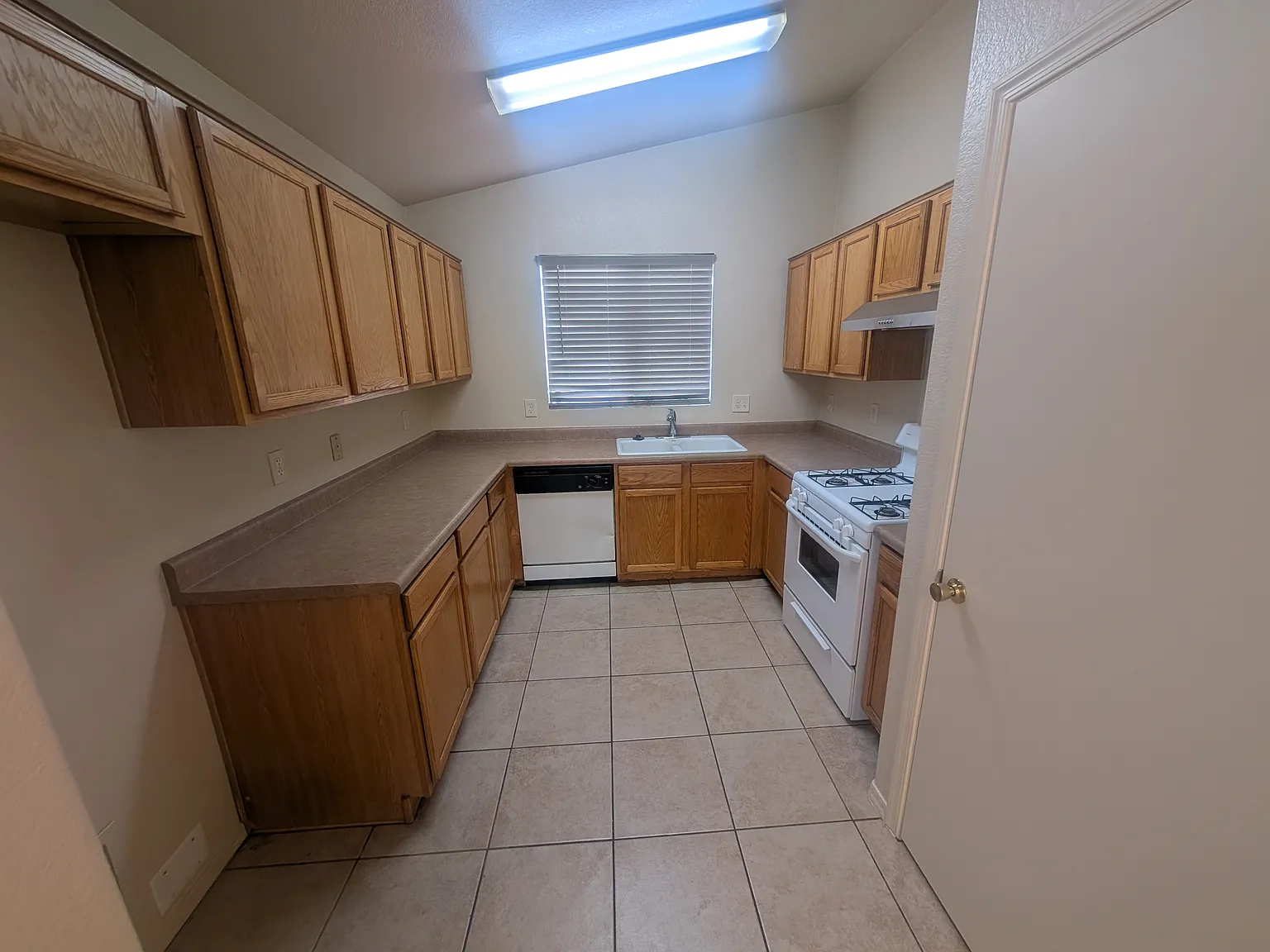 3 bed, 1308 sqft, $1,750 — Photo 4