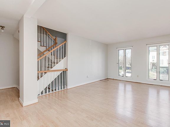 4th image of 619 Picadilly Dr