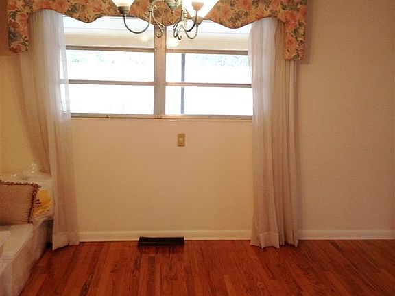 4th image of 2812 Morningside Dr