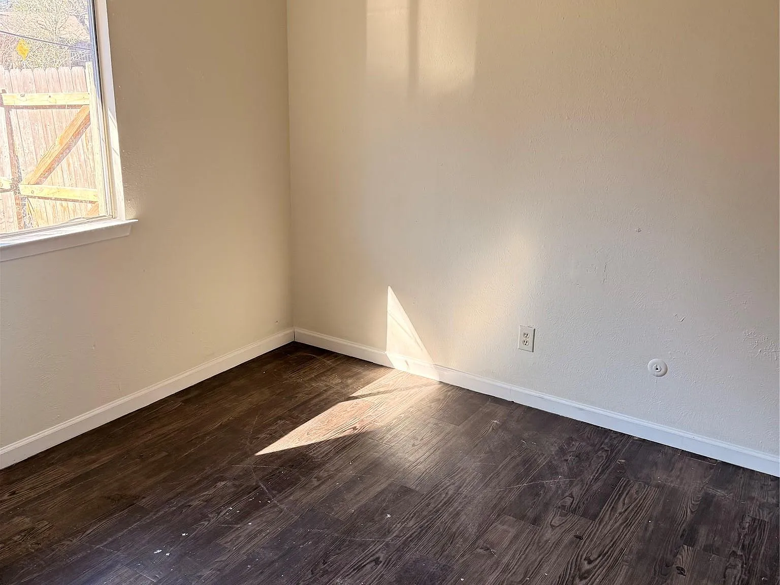 3 bed, 1.5 bath, 800 sqft, $1,300 — Photo 4