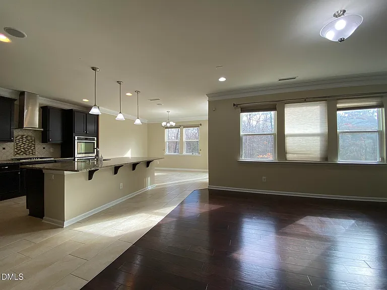 1065 Bender Ridge Dr — Photo 5