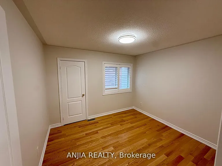 17 Ambercroft St — Photo 8